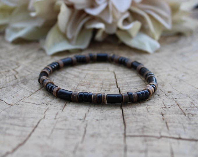 Mens beaded stretch bracelet. Mens surfer style bracelet. Mens coconut and black stone heishi bracelet.