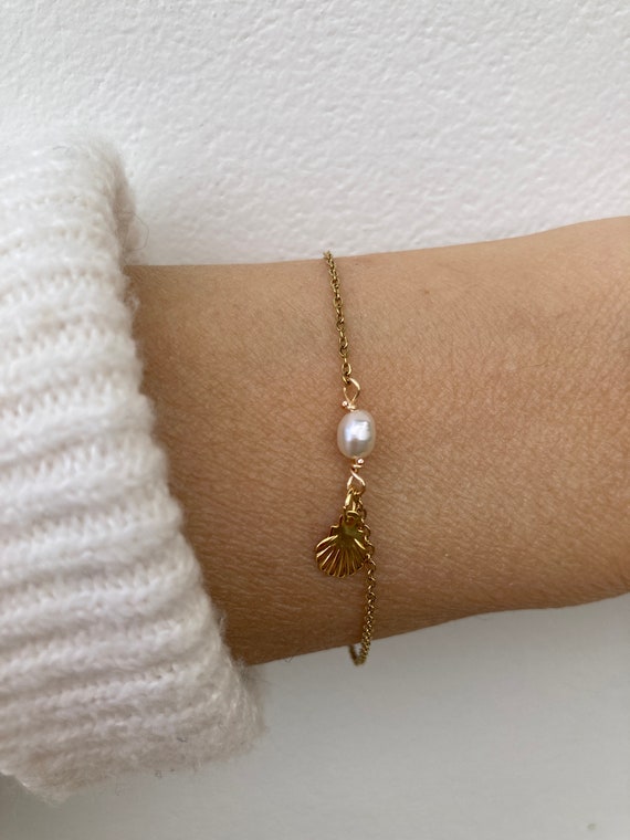 Dainty pearl bracelet. Tiny pearl and shell bracelet. Tiny shell charm bracelet. June birthstone. Gold chain bracelet.