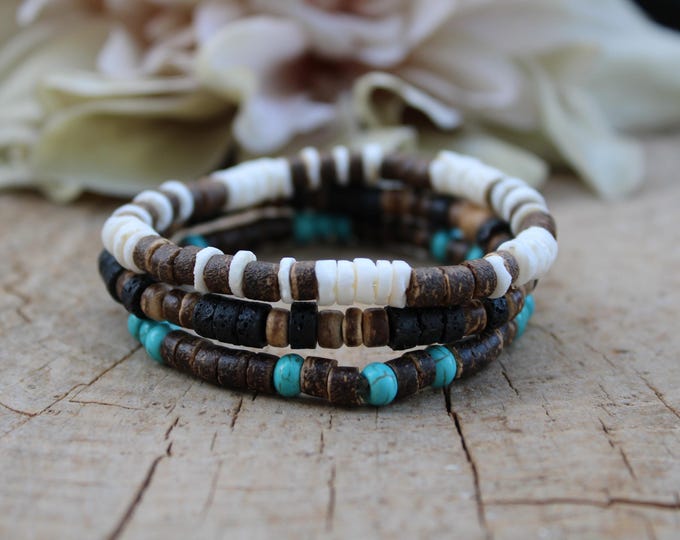 Mens coconut stretch bracelet. Surfer style. Turquoise , puka shell