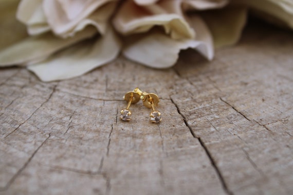 Gold Filled Cubic Zirconia Ear Studs  PAIR- 3.2mm.  Stud earrings with cubic zirconia.