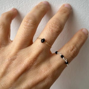 Turmalin Ring. Schwarzer Turmalin Ring. Gold Kettenring. Sterling Silber Ketten-Ring. Zarter Ring. Empath Schutz. Oktober Geburtsstein