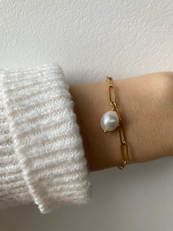 Chunky pearl bracelet. Paper clip pearl bracelet. Baroque pearl bracelet. Single pearl bracelet.