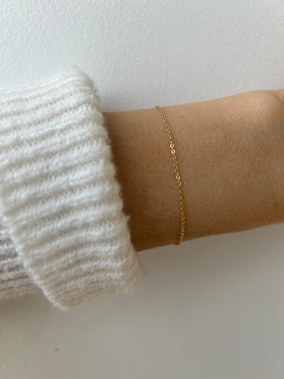 Minimalist bracelet.  Ultra thin chain bracelet. Skinny gold filled bracelet. Super dainty 14k gold filled chain bracelet.