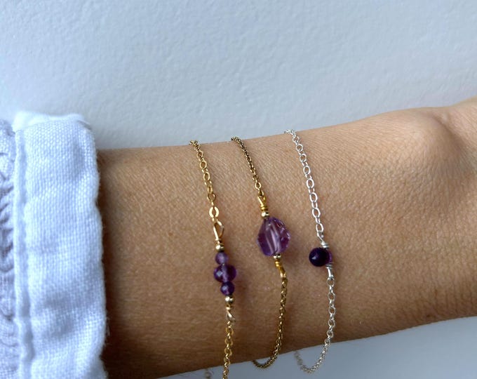 Dainty amethyst bracelet. Amethyst nugget bracelet. Amethyst drop chain bracelet. Gold, silver, rose gold chain. February chain.