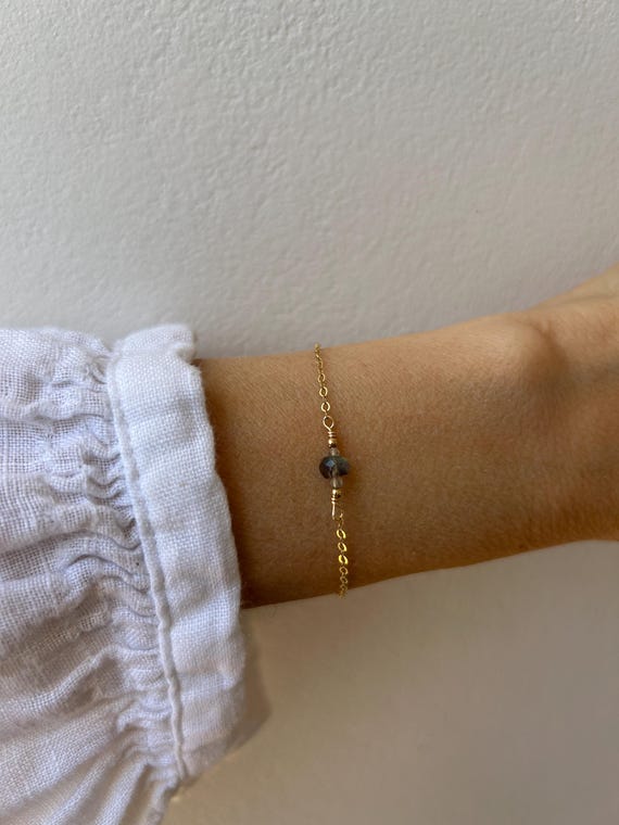 Dainty labradorite bracelet. Blue flash labradorite bracelet. Gemstone chain bracelet. Gold, silver, rose gold chain.