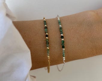 Delicato bracciale con smeraldo: pietra portafortuna di maggio, placcato oro o argento sterling.
