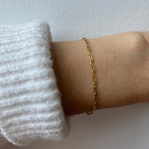 Minimalist bracelet. Dainty chain bracelet. Gold/silver chain bracelet. Thin chain bracelet. Skinny bracelet. Layering bracelet. Paper clip