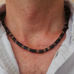 Herenketting met kralen. Herenketting. Ketting in surferstijl. Bruine kralenketting. Boho herenketting. Kralenketting voor heren.