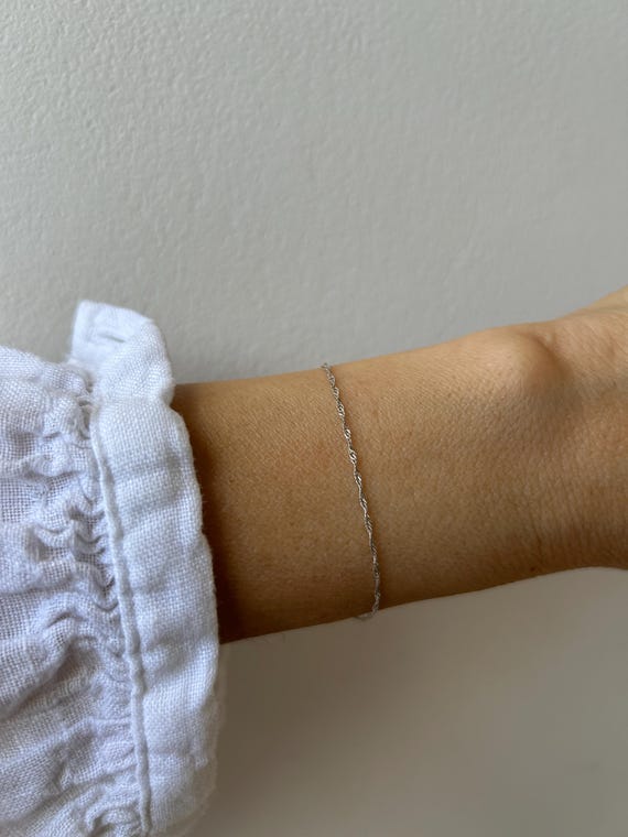 Minimalist sterling silver bracelet. Skinny sterling silver chain bracelet.  Thin chain bracelet. Wave chain,