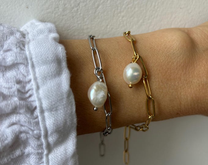 Chunky pearl bracelet. Paper clip pearl bracelet. Baroque pearl bracelet. Single pearl bracelet. Gold, silver