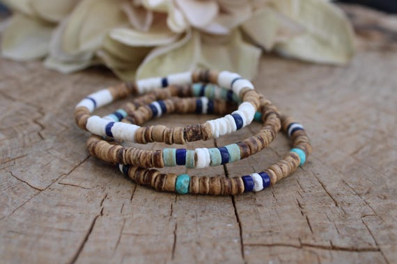 Mens beaded bracelet. Surfer style bracelet. Coconut heishi bracelet for men. Stretch bracelet.