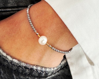 Dainty one pearl bracelet, beaded bracelet with freshwater pearl, Bracelet with single pearl, Minimalist gift for women
