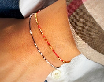 Delikat sidensträngarmband, rött skyddsarmband, vänskapsarmband, stapelarmband, ödets röda sträng, önskearmband