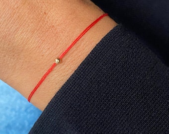 Pulsera de hilo de seda roja de oro macizo, pulsera de deseo minimalista de hilo rojo, pulsera de amistad, pulsera de protección roja diminuta