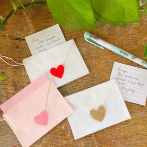 Decoración de San Valentín con carta de amor - Bolsa de fieltro para tarjetas de regalo - Decoración con carta del Hada de los Dientes - Atención plena - Afirmaciones positivas para niños