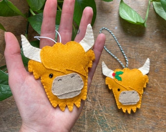 Felt Highland Cow Hanging Decoration - Plush Highland Cow Festive Christmas Tree Ornament - Handsewn Scottish Cow Plush Gift