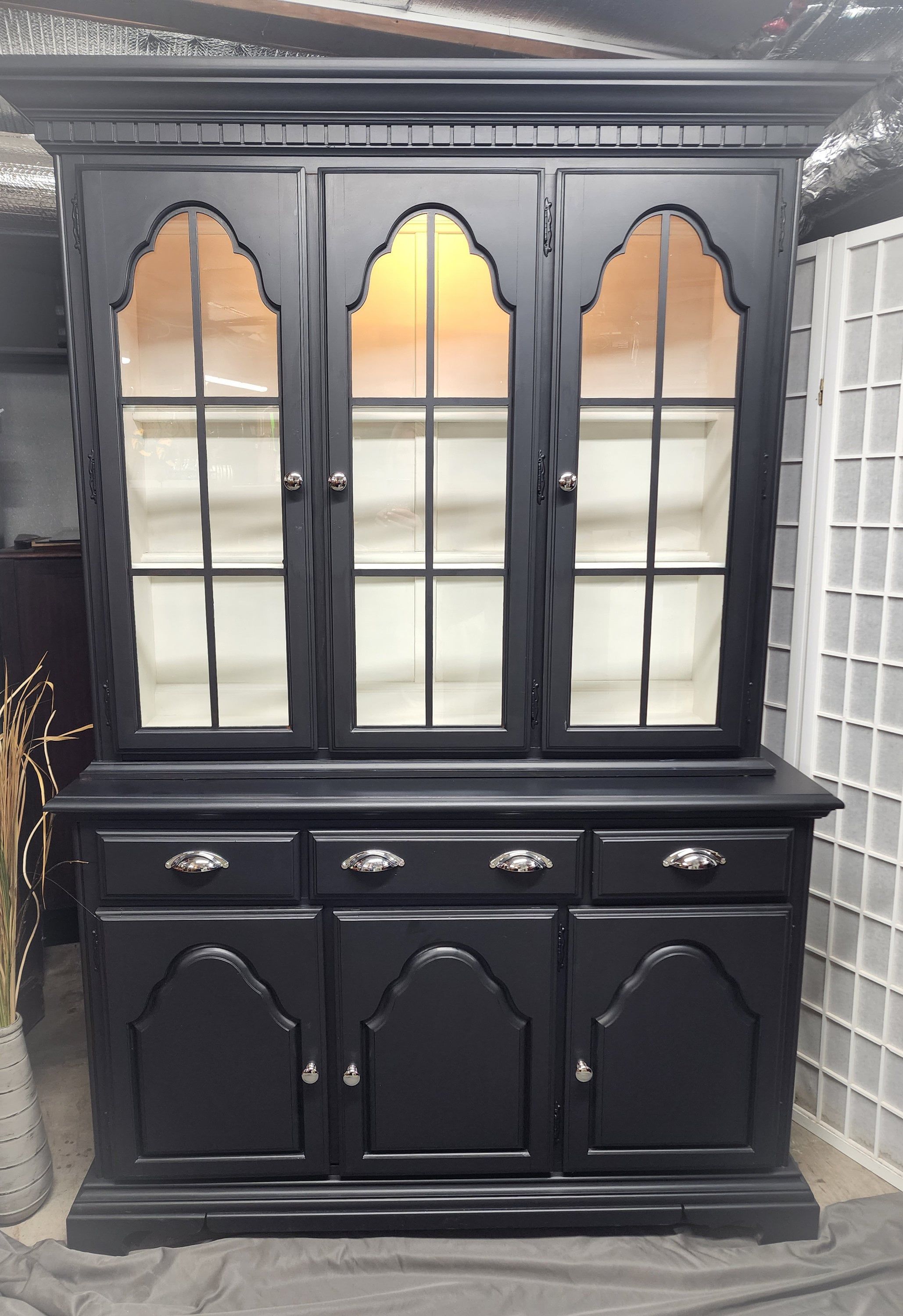 Black Classic Hutch