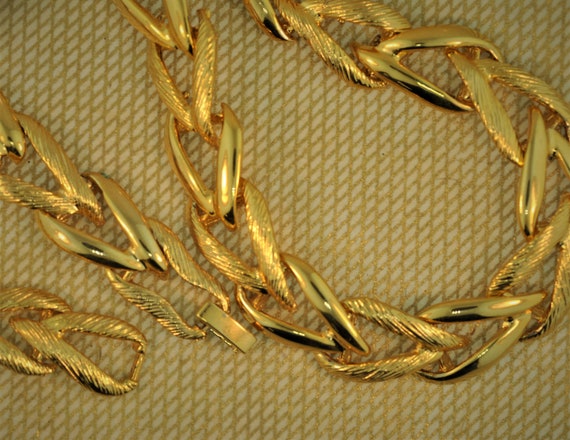 Vintage Gold Tone Designer Link Necklace - image 3