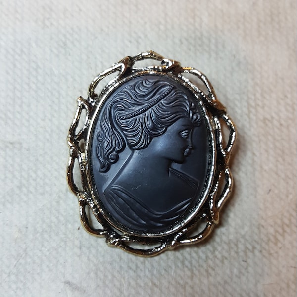 1970's Vintage Black Resin Cameo Pin/Pendant