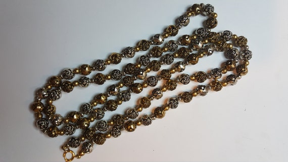 Vintage 1970's Plastic Rosette Bead Necklace - image 2
