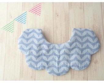 Ekologisk bomull, haklapp för flicka, haklapp med vågig kant, vändbar, formell, unik design, blå chevron/prickar, japansk dubbelväv, kawaii