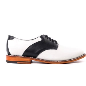 Women&#39;s Saddle Shoe (Black and White)