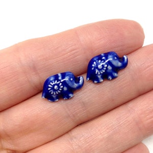pendientes de elefante azul, pendientes de cerámica, regalo de elefante, pendientes de elefante, pendientes Claycult, regalo para damas, sin fines de lucro