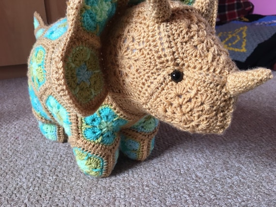 triceratops peluche