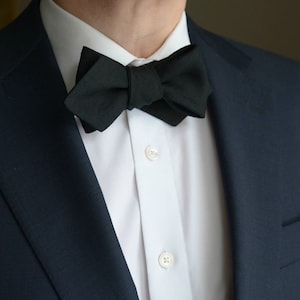 Black Linen Self-tie Bow Tie for men - Groom&#39;s Free Style Tuxedo Wing Tip Black Matte Butterfly, Diamond Point Bowtie