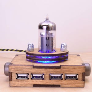 Steampunk USB Hub Pentode Radio - Steampunk / Industrial Style - School gift - Christmas Gift