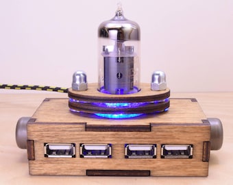 Steampunk USB Hub Pentode Radio - Steampunk / Industrial Style - School gift - Christmas Gift