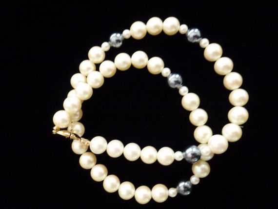 Monet three strand faux pearl vintage - Necklace - Catawiki