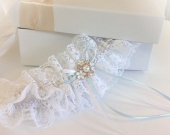 Beautiful 'Forever Yours' - Lace Wedding Garter White & Gold - Gorgeous Vintage Garter Boho Garter - Etsy White Wedding Garter - Bride Gift