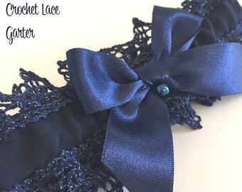 Crochet Lace 'Something Blue' Wedding Garter, with Dark Navy Blue Bow & Pearl, Boho Bride Garter, Country, Barn,  strumpfband hochzeit