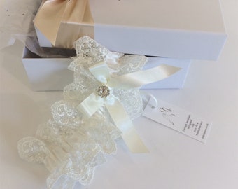 Lace Wedding Garter in Ivory, Gorgeous Silk Ruffle, Handmade in England, Exclusive Nottingham Lace, Royal Wedding Supplier, Vintage Garter