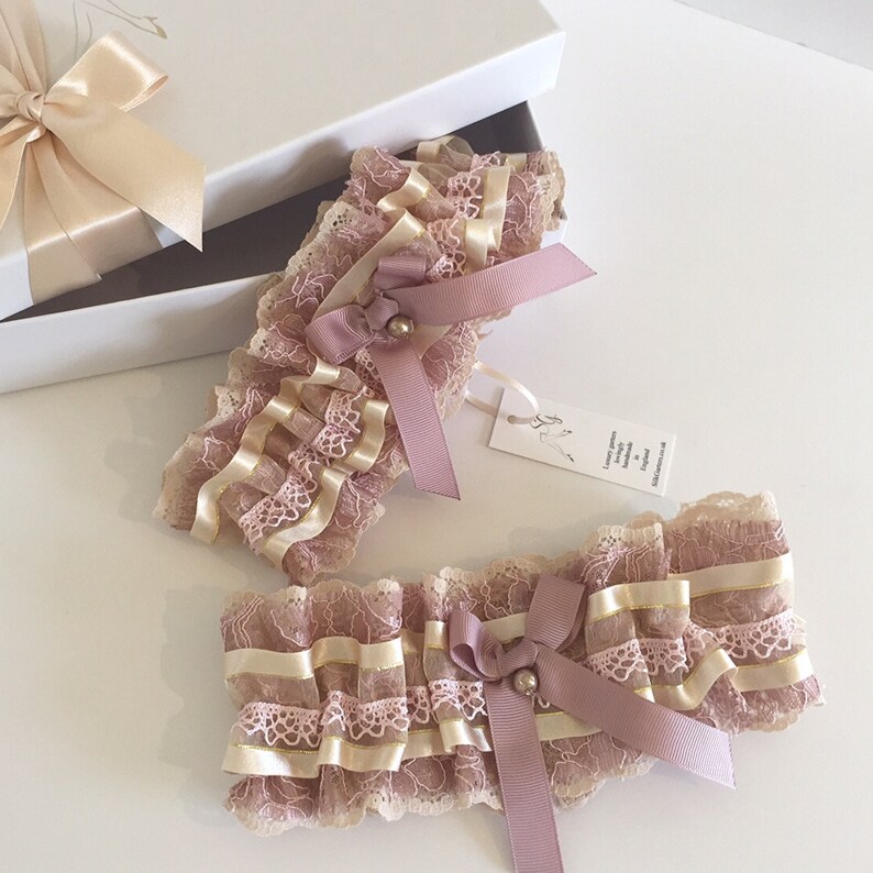 Vintage 1950/'s style Wedding Garter in a Champagne Nude /& Dusty Pink Lace Ruffle pearl bow Boho Garter Costume Fancy Dress