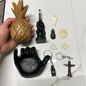 10pc Lot Tiki Coco Joes Hang Loose Lava Hand Dish & Bottle Opener, Wood Pineapple Carving, Trinkets, Keychain Set - Hawaii, Philippines
