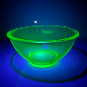 Vintage 8.1” Large Retro Depression Uranium Glass Candy Bowl UV Reactive Glass Glows with Blacklight Halloween Collectible