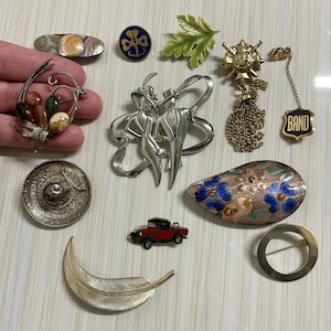 11pc Lot Vintage Pin and Brooch Set Wholesale Fashion Pin Set - Item:VC22027