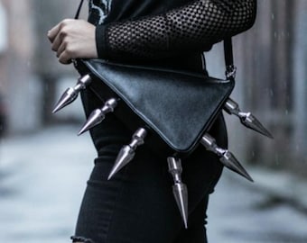 Goth spikväska, enorm spikväska, crossbodyväska, bröstväska, axelväska, PU-läderväska
