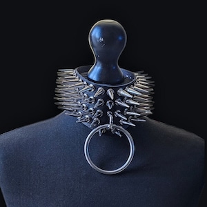 Collar con púas negras, gargantilla de cuero vegano, collar gótico, gargantillas con púas gigantes