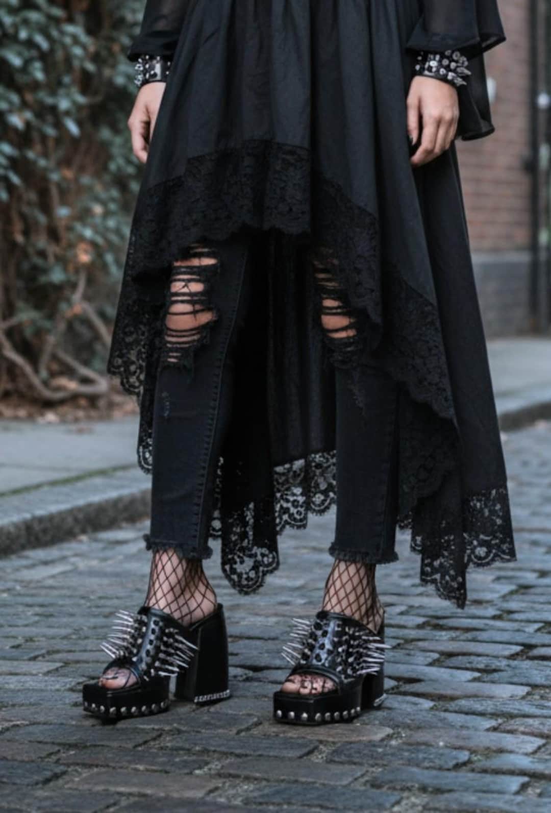 tikono Gothic Schuh Charms 24 Stück Metall Spikes und Kette Set