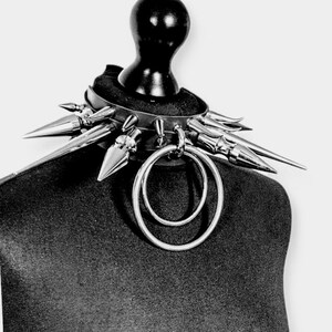 Collar con púas negras, gargantilla de cuero vegano, collar gótico, gargantillas con púas gigantes
