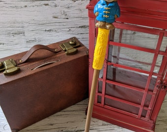 Costume Fantaisiste d’ours de Paddington Officiellement Breveté Semaine du Livre pour Enfants de 3-4 ans avec Duffle-coat Capuche et Valise en Feutre.Fabriqué sous licence pour la collection George. Costume Fantaisiste d’ours de Paddington Officiellement Breveté Semaine du Livre pour Enfants de 3-4 ans avec Duffle-coat Capuche et Valise en Feutre.Fabriqué sous licence pour la collection George.