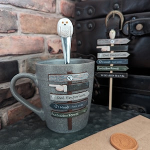 Zauberwelt Sign Post Becher und Löffel Set