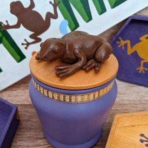 Handcrafted Frog Candle: Lavender Scented, Decorative Lid