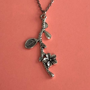 flower necklace, flower jewelry, flower pendant, flower pendent, flower gifts, silver flower necklace, silver flower jewelry, gift for her