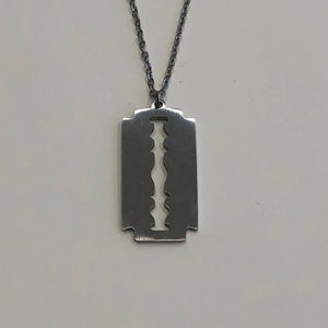 razor necklace, razor blade necklace, razor blade, razor, razorblade, razorblade necklace, charm necklace, silver necklaces for women, gift