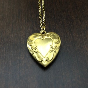 vintage heart locket, heart locket, heart necklace, vintage locket, love locket, gold locket, gifts for mom, gift for her, gifts for women