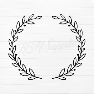 Puede incluir: Diseño de corona negra minimalista con hojas y pequeños puntos, ideal para proyectos de manualidades. La corona circular se encuentra sobre un fondo blanco con líneas horizontales. El texto "KM Supplies" es visible en el interior.